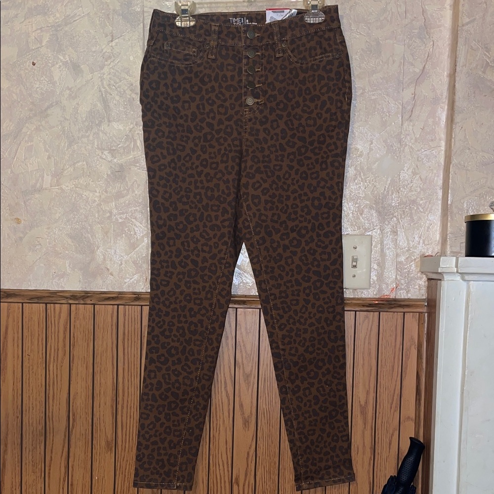 4/10🌻🌻Leopard Print High rise curvy time & tru jeans (6)(nwt)